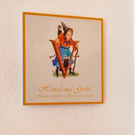Haensel Und Gretel Schlosshof Umes Екстериор снимка
