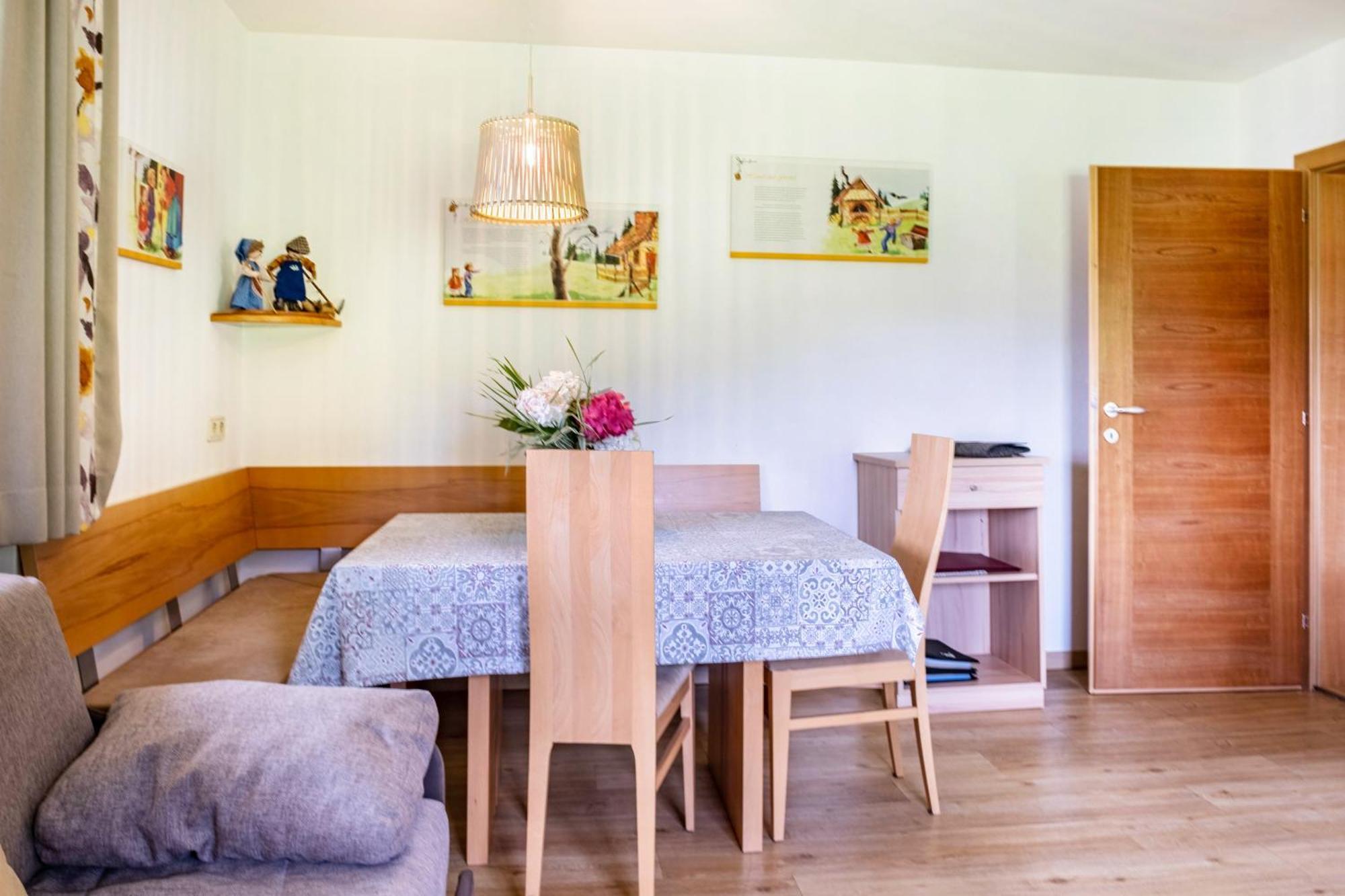 Haensel Und Gretel Schlosshof Umes Екстериор снимка